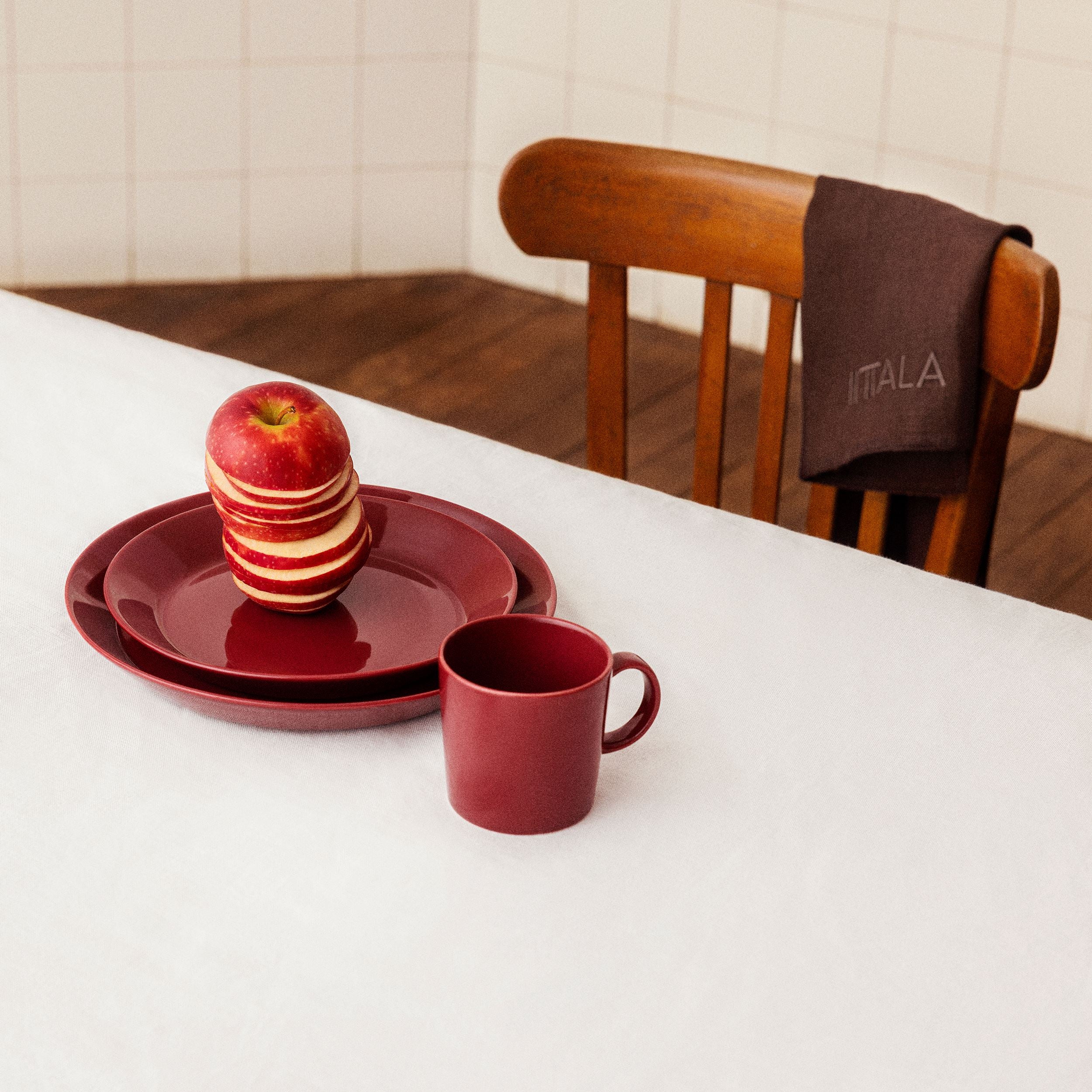 Teema plate 17cm cherry | Iittala